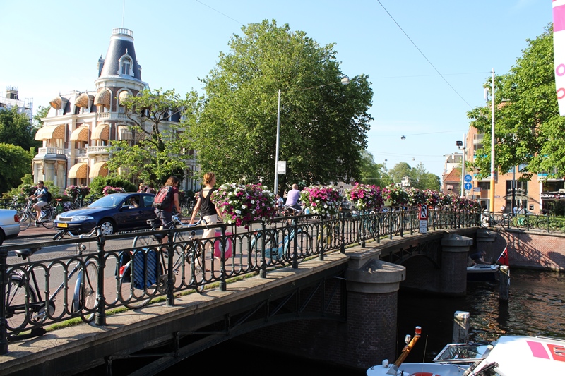 Фото 7, Музейный мост, Амстердам, Нидерланды